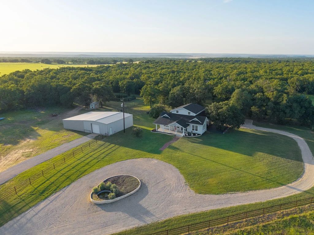 923 Natty Flat Road, Lipan