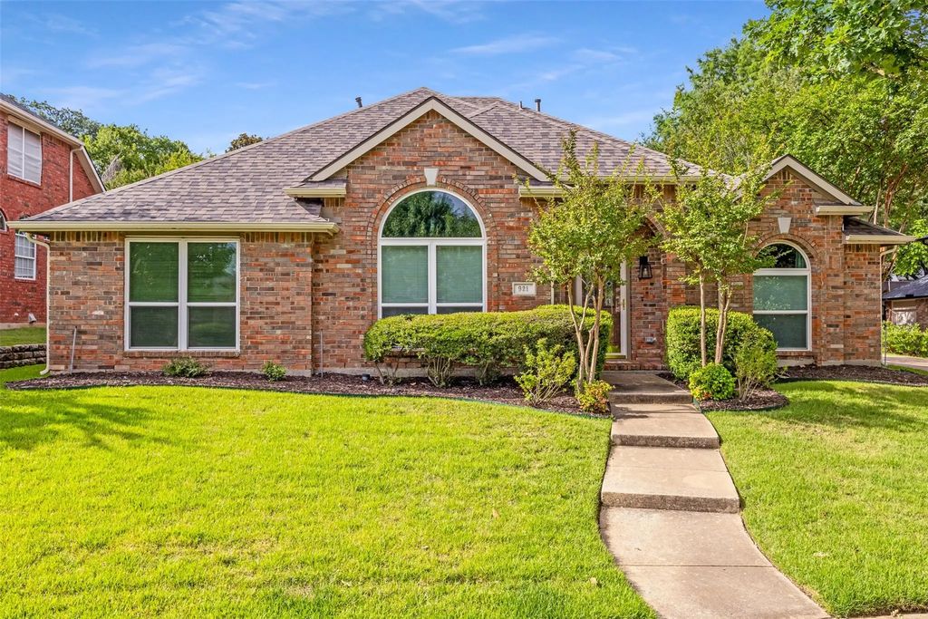 921 Lochmoor Lane, Highland Village