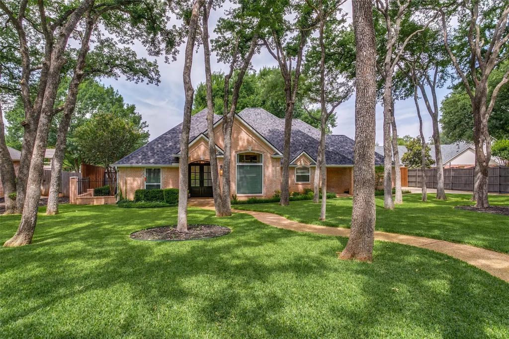 812 Greenbriar Drive, Keller