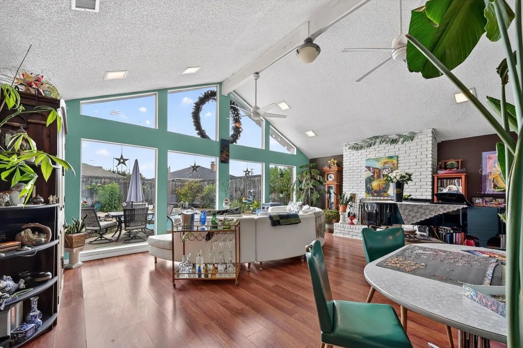 10015 Chimney Hill Lane, Dallas