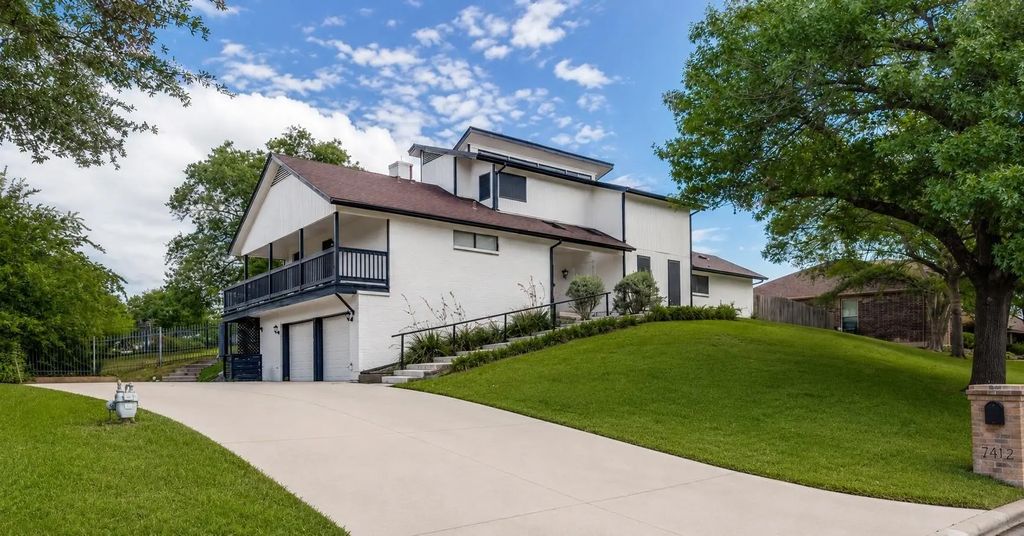 7412 Lochwood Court, Fort Worth