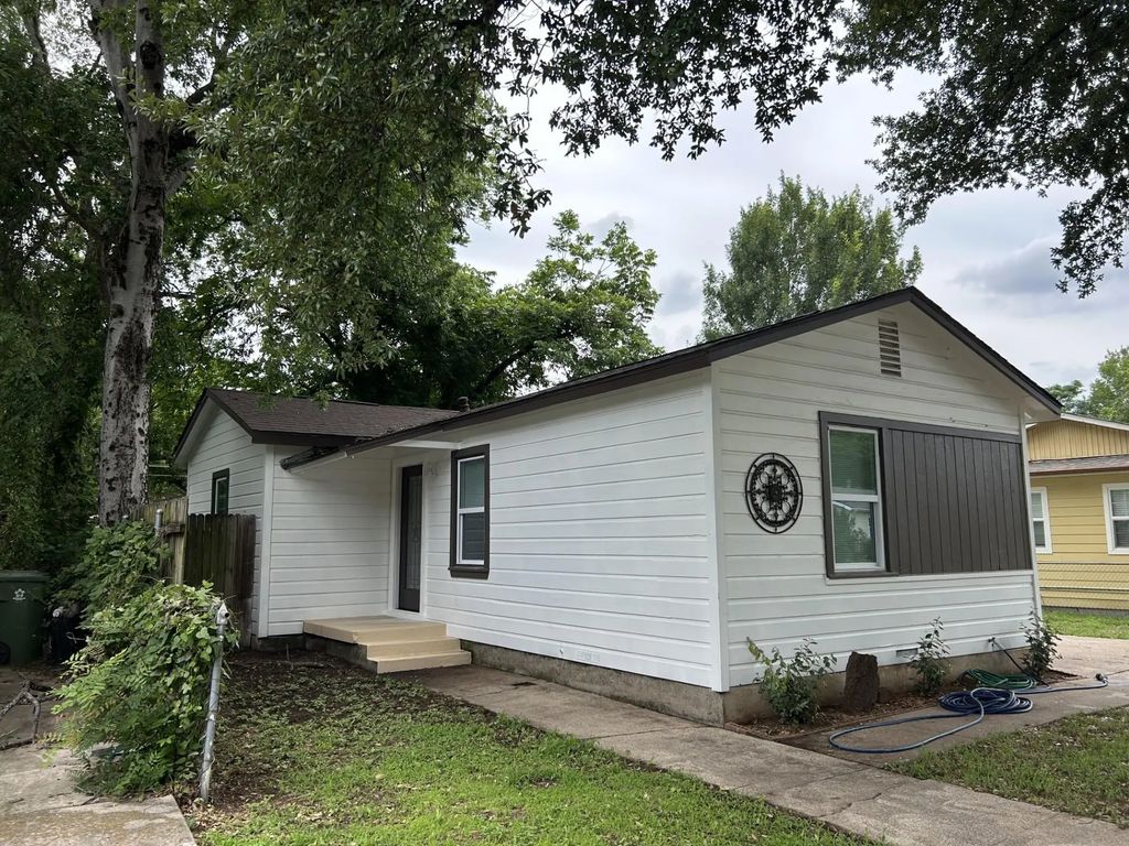 309 Elm Street, Hurst