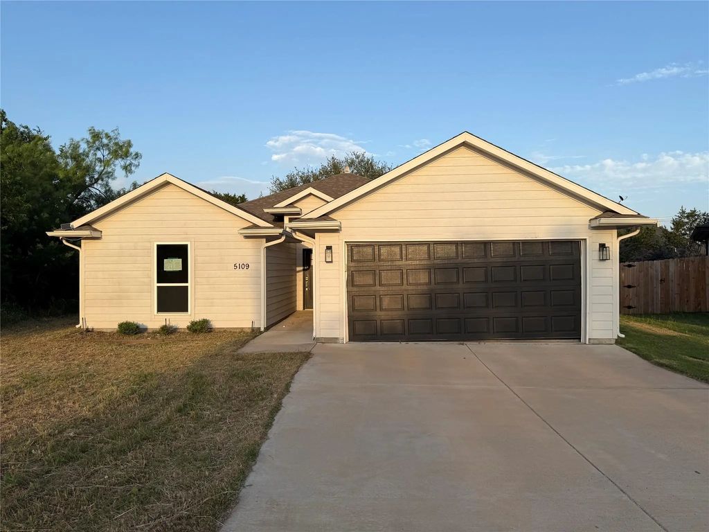 5109 Uvalde Court, Granbury