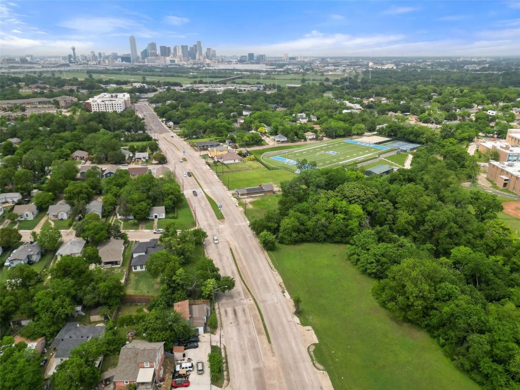 654 S Corinth Street Road, Dallas