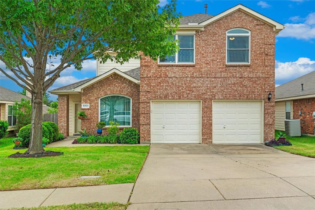 10404 Lake Brook Drive, Fort Worth