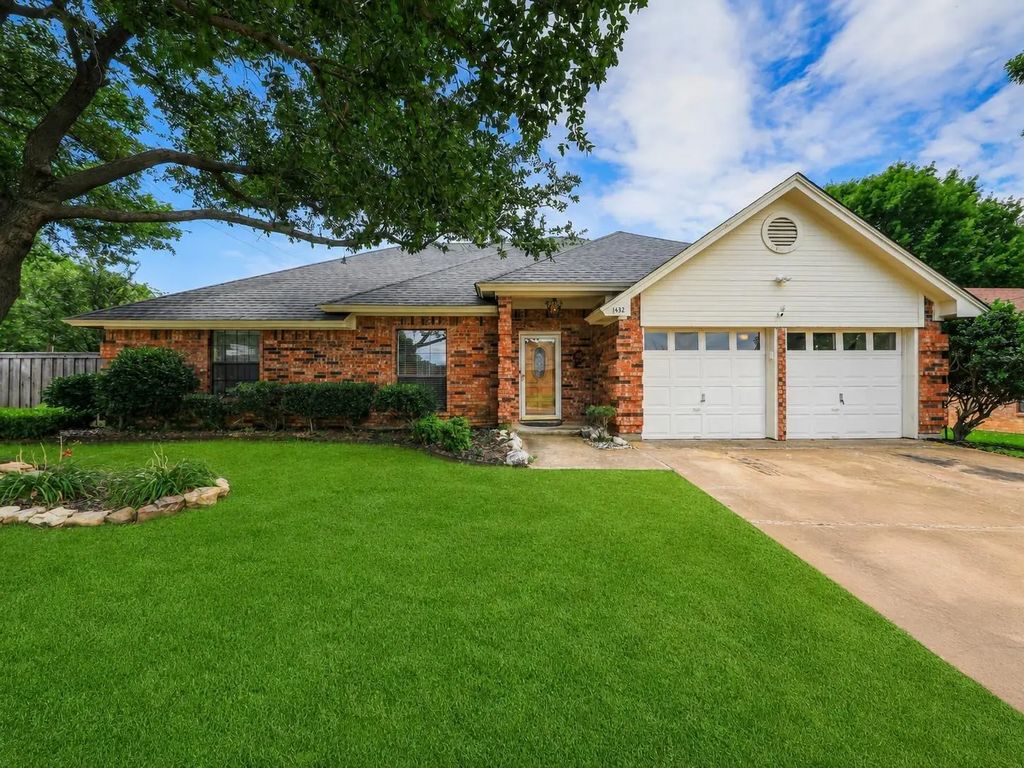 1432 Country Meadows Drive, Bedford