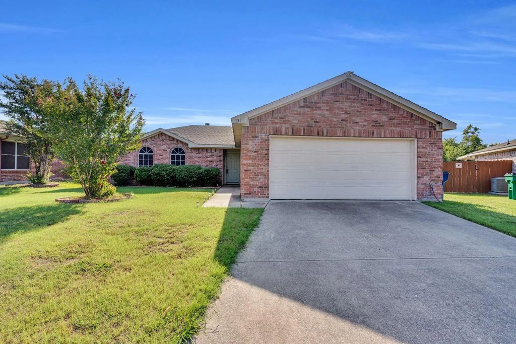 131 Logan Lane, Waxahachie
