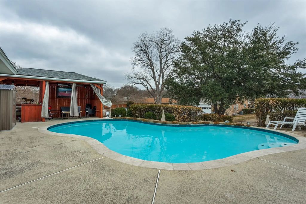 1310 Willow Way, Garland