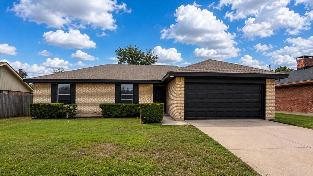 1305 Wisteria Way, Mesquite