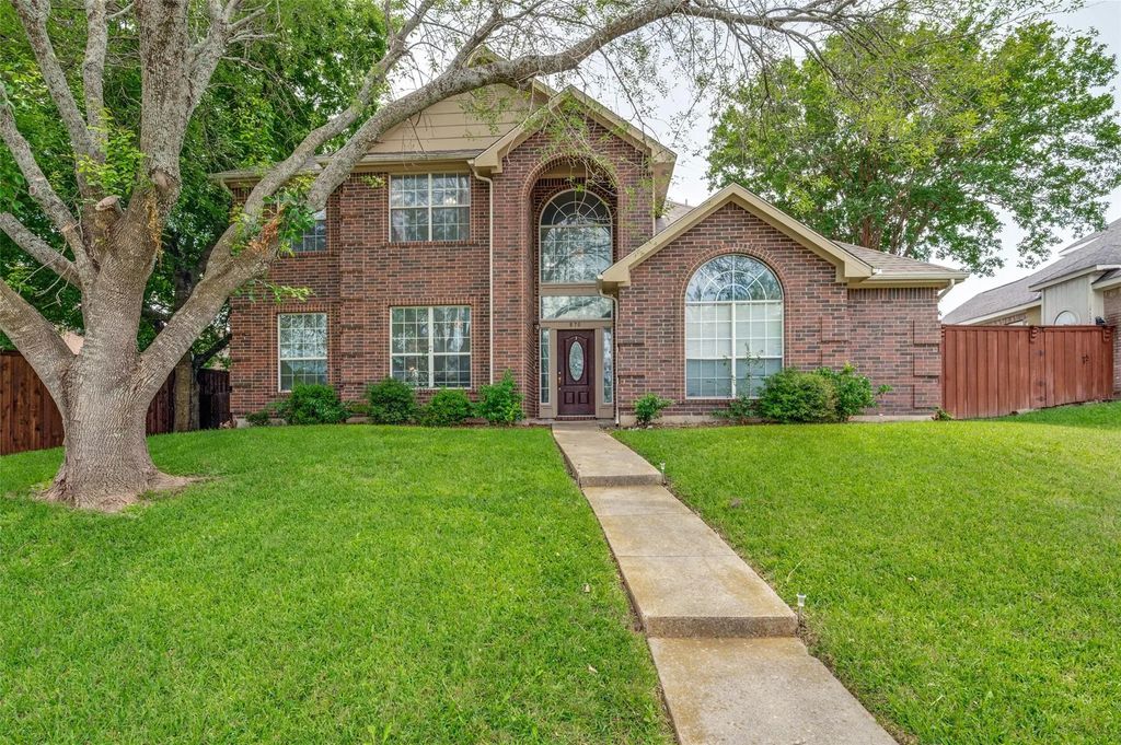 870 Raintree Lane, DeSoto