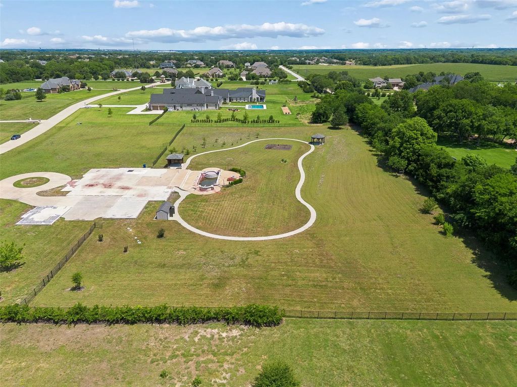 2400 Whispering Acres Lane, Lucas