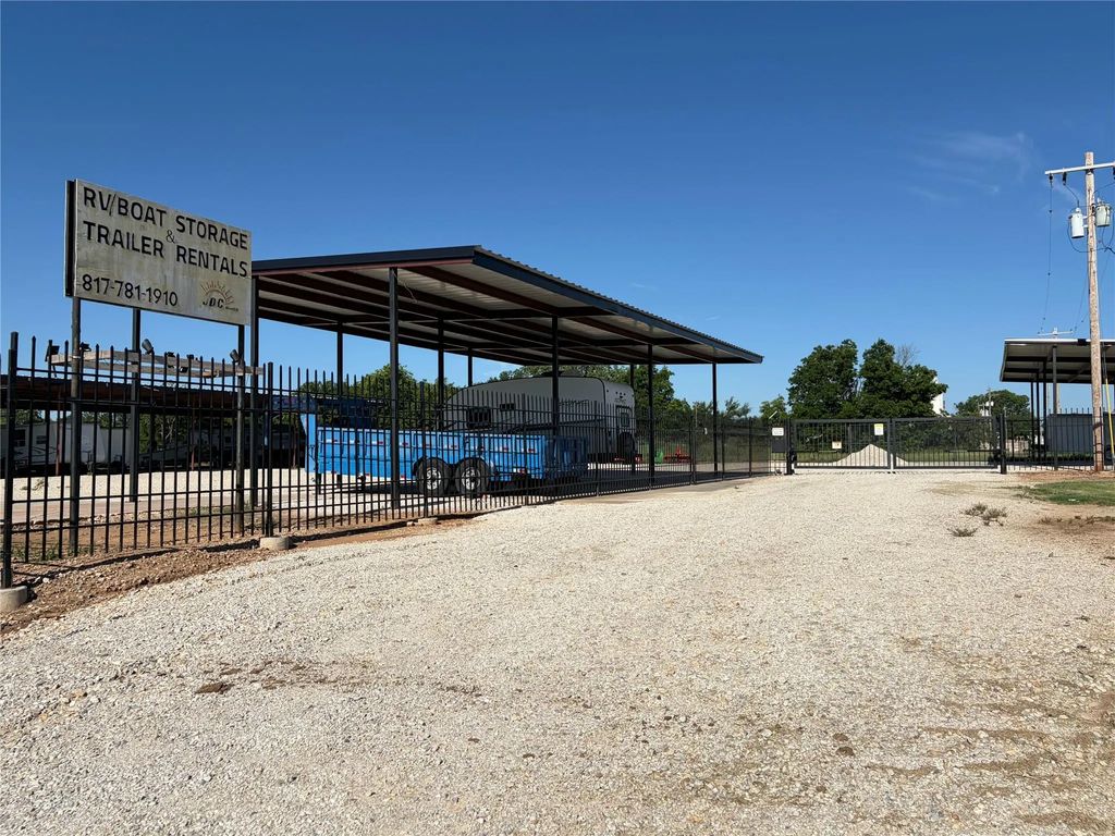 406 S Highway 79 Highway, Olney