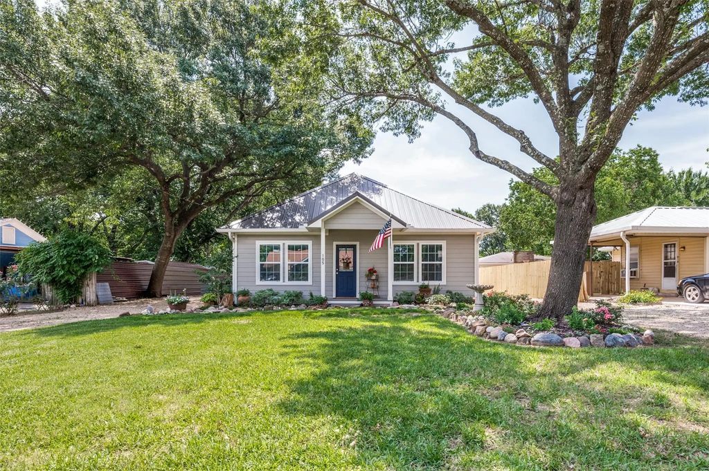 105 W Adkins Street, Seagoville