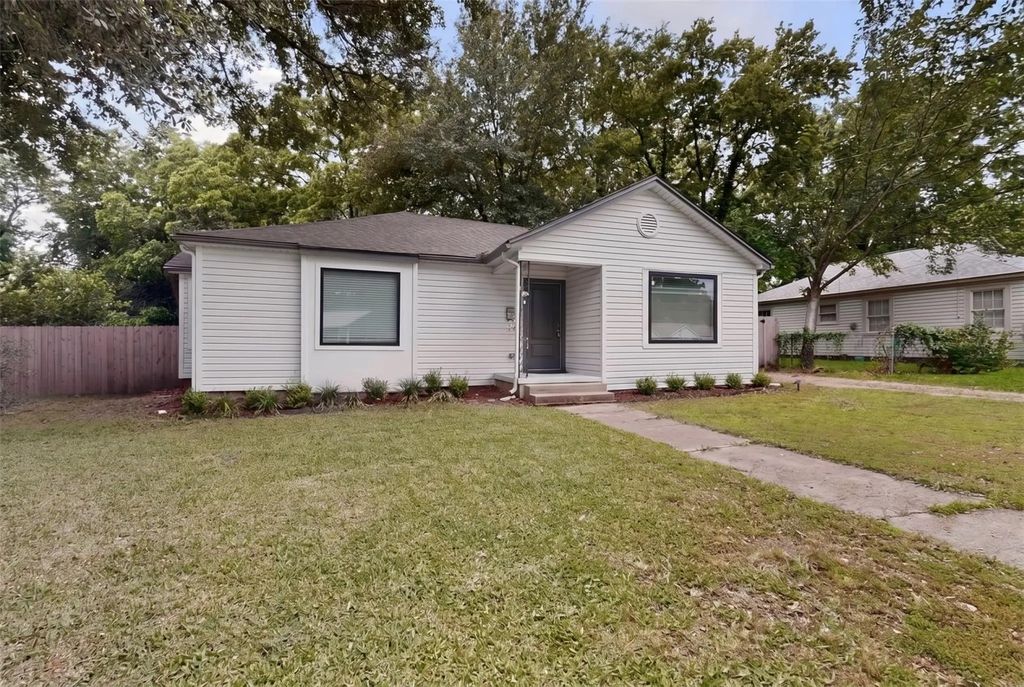 405 Elm Drive, Terrell