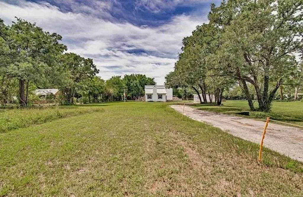 3952 J Rendon Road, Burleson