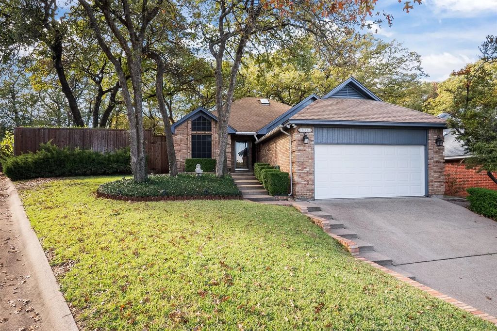 4922 Canberra Lane, Arlington