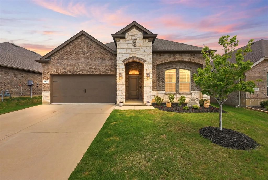 10605 Breezeway Drive, Aubrey