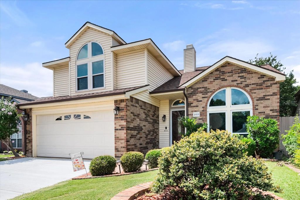 2404 Bennington Drive, Arlington