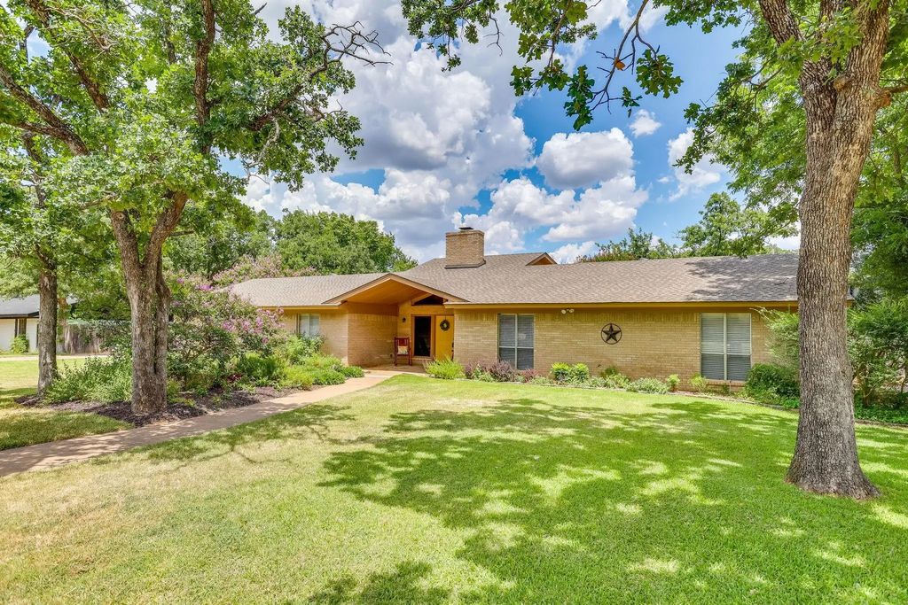 109 Timber Ridge Circle, Burleson
