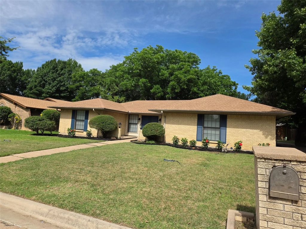 1507 Clover Hill Road, Mansfield