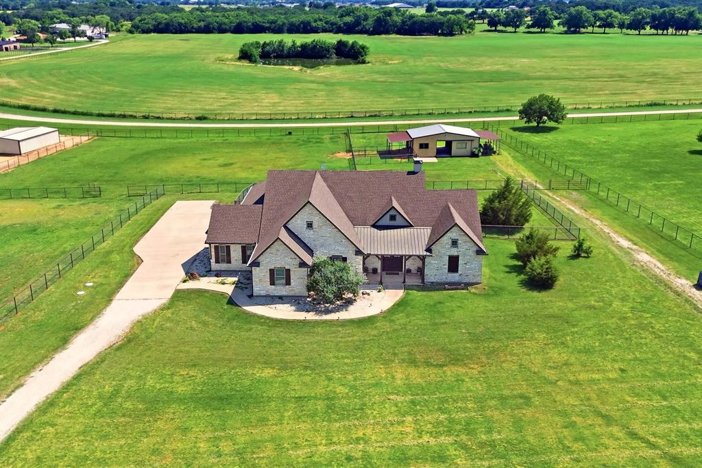 10040 Horseshoe Nail Road, Pilot Point