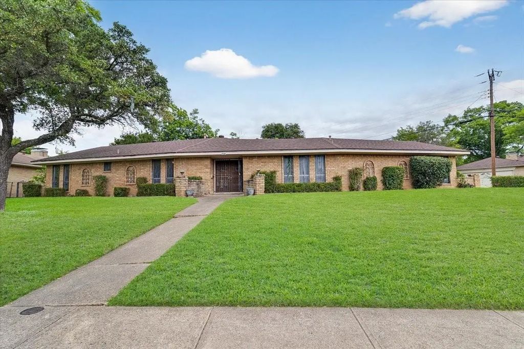 1811 Reynoldston Lane, Dallas