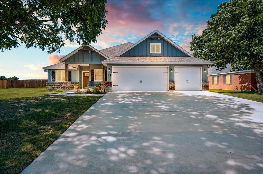 524 E Carol Street, Pilot Point