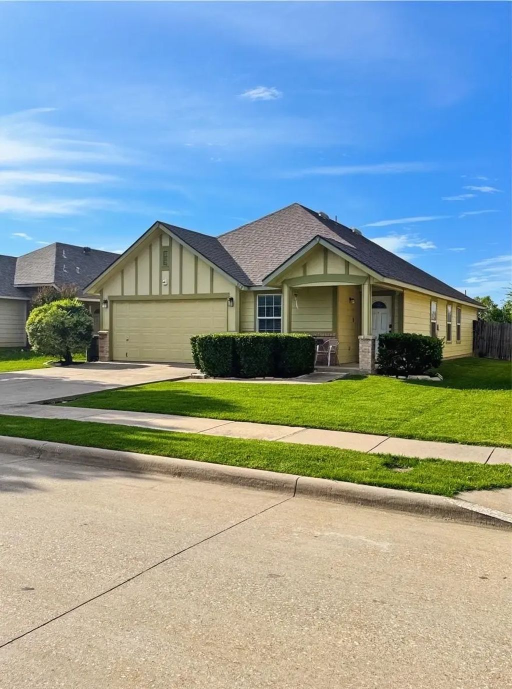 329 Wolf Mountain Lane, Fort Worth