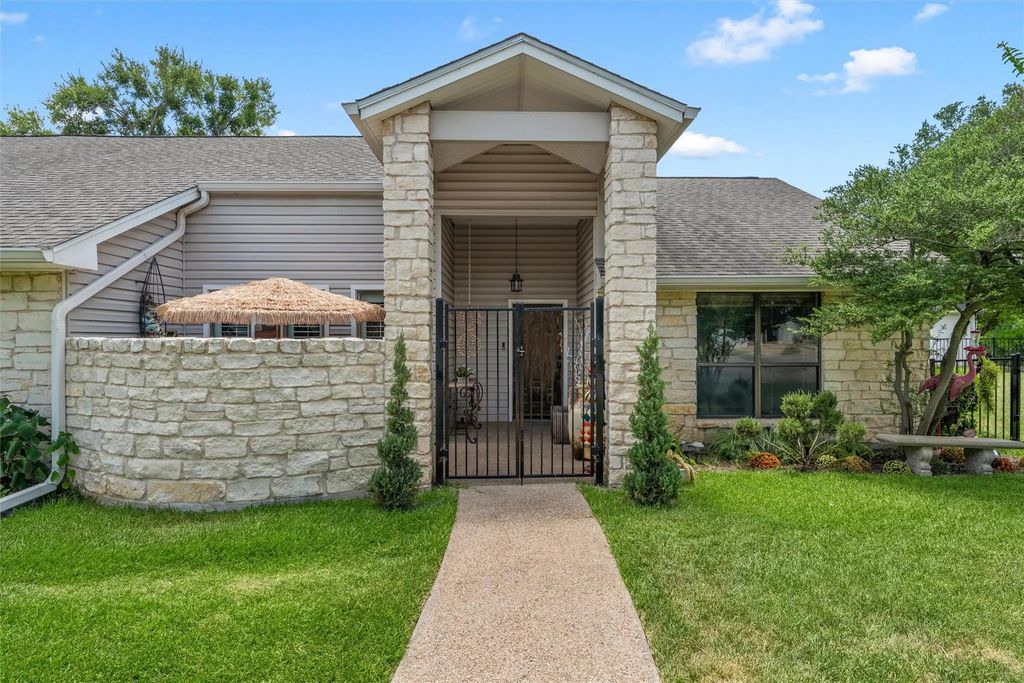 2812 Chimney Hill Drive, Waco
