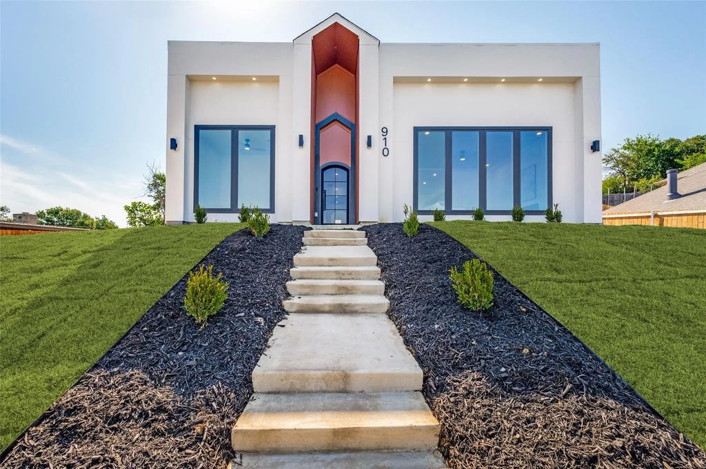 910 Gallant Fox Drive, Dallas