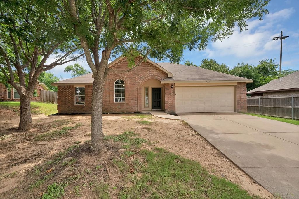 132 Parkwood Court, Azle