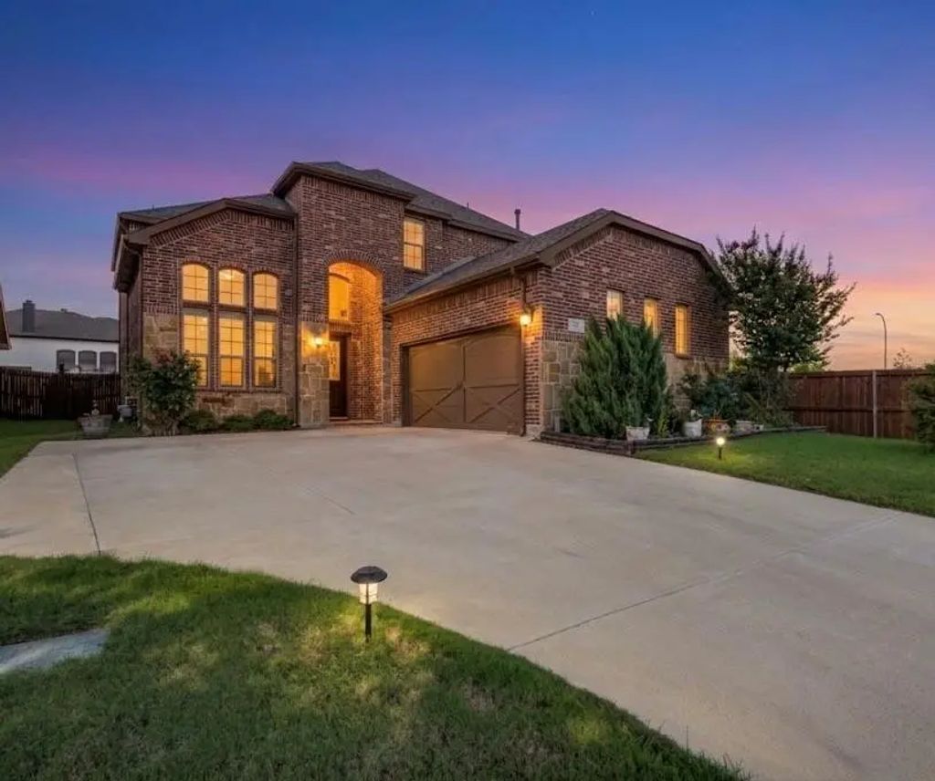 1247 Lynn Drive, Arlington