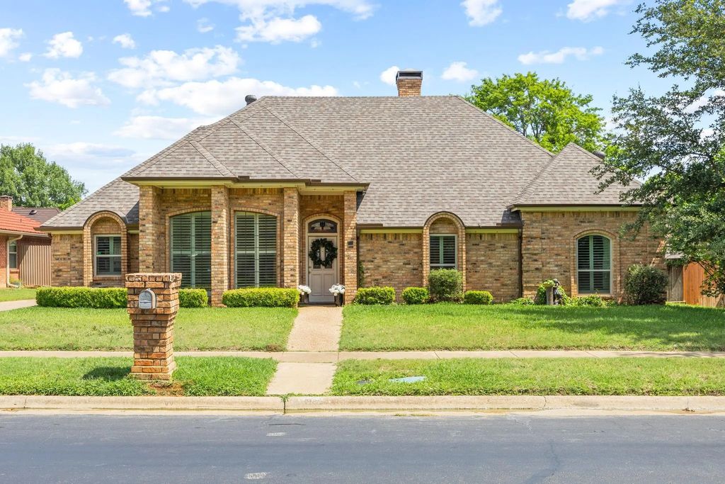 504 Evergreen Drive, Hurst