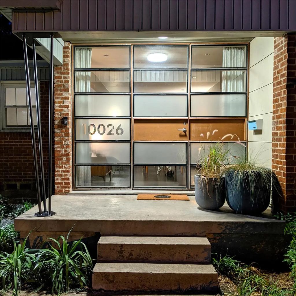 10026 Lake Gardens Drive, Dallas