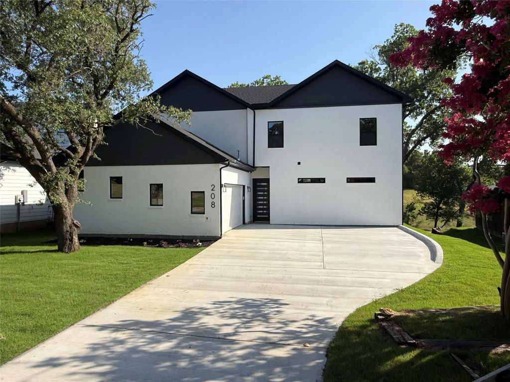 208 Silverleaf Drive, Fort Worth