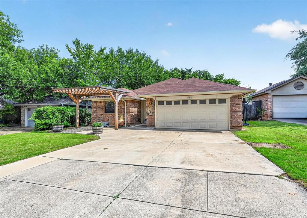 5608 Autumn Wheat Trail, Arlington