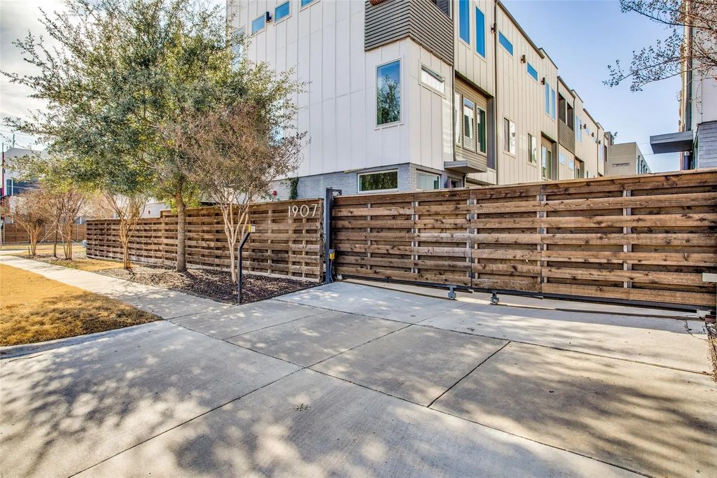 1907 Summit Avenue 3, Dallas