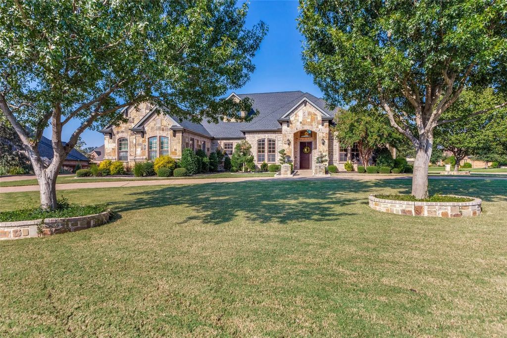1036 Falcon Creek Drive, Kennedale