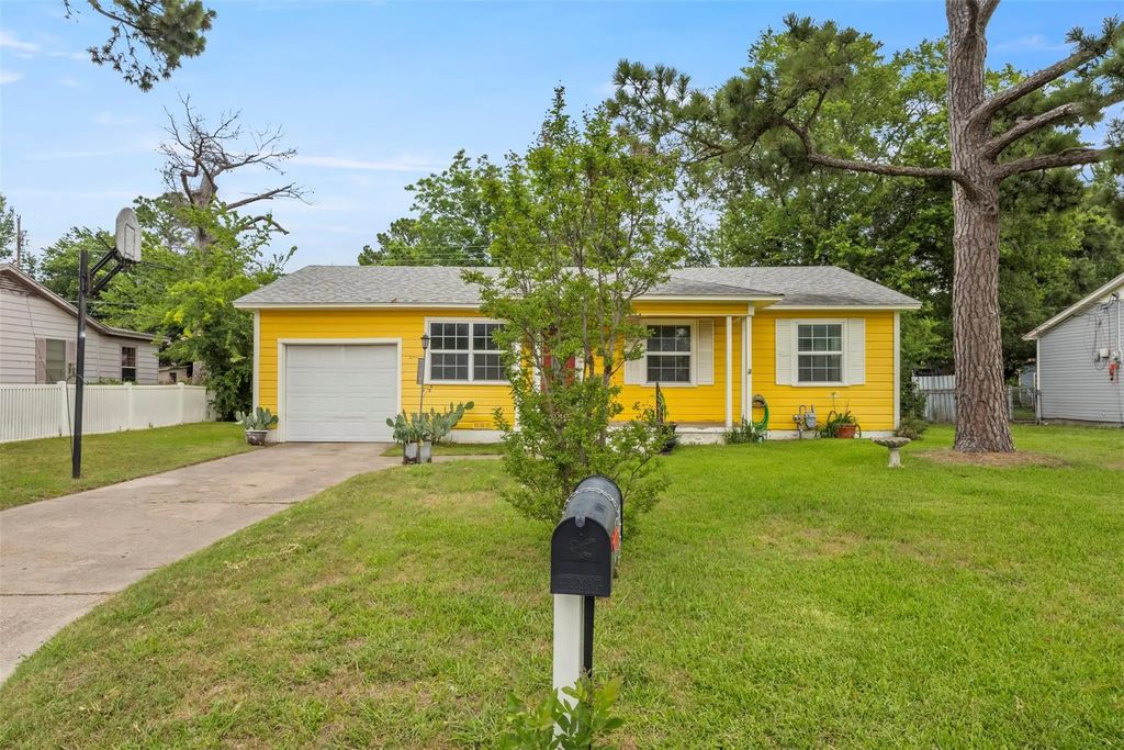 880 Volney Drive, Terrell