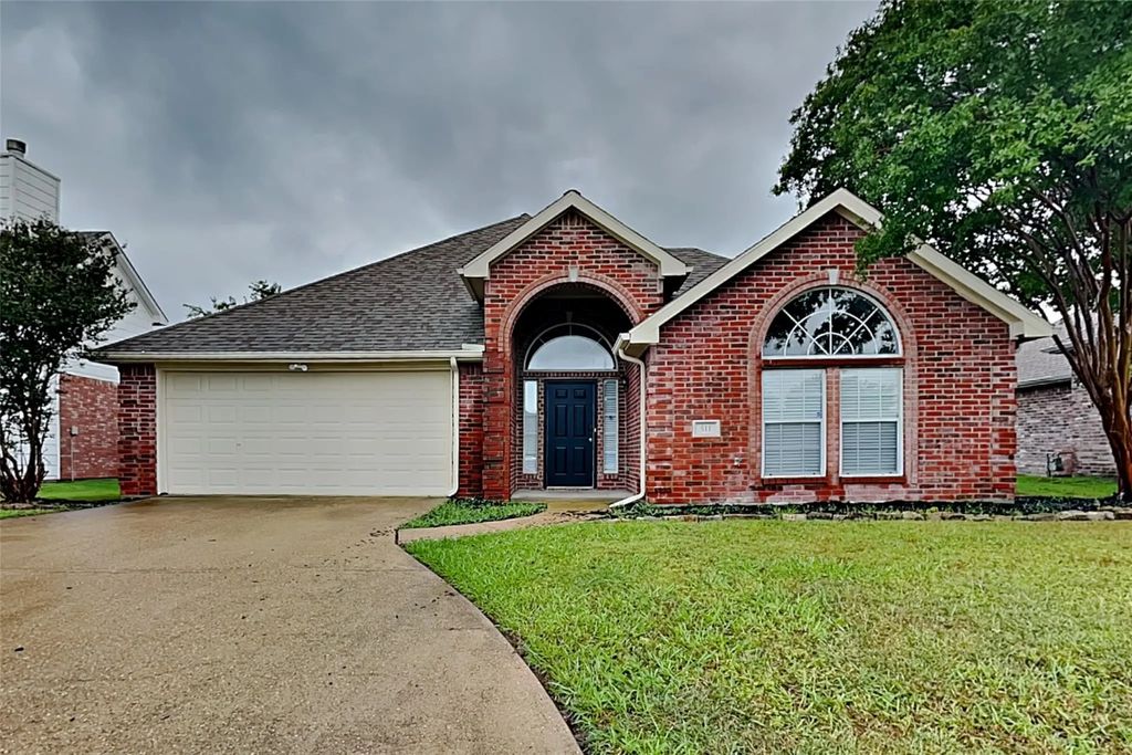 511 Brazos Street, Forney