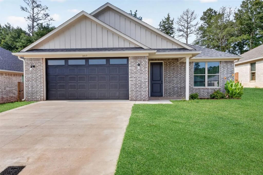 257 Oak Valley Drive, Gilmer