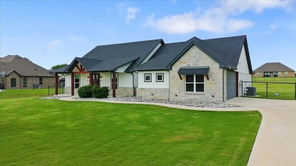 8016 County Road 1006, Godley