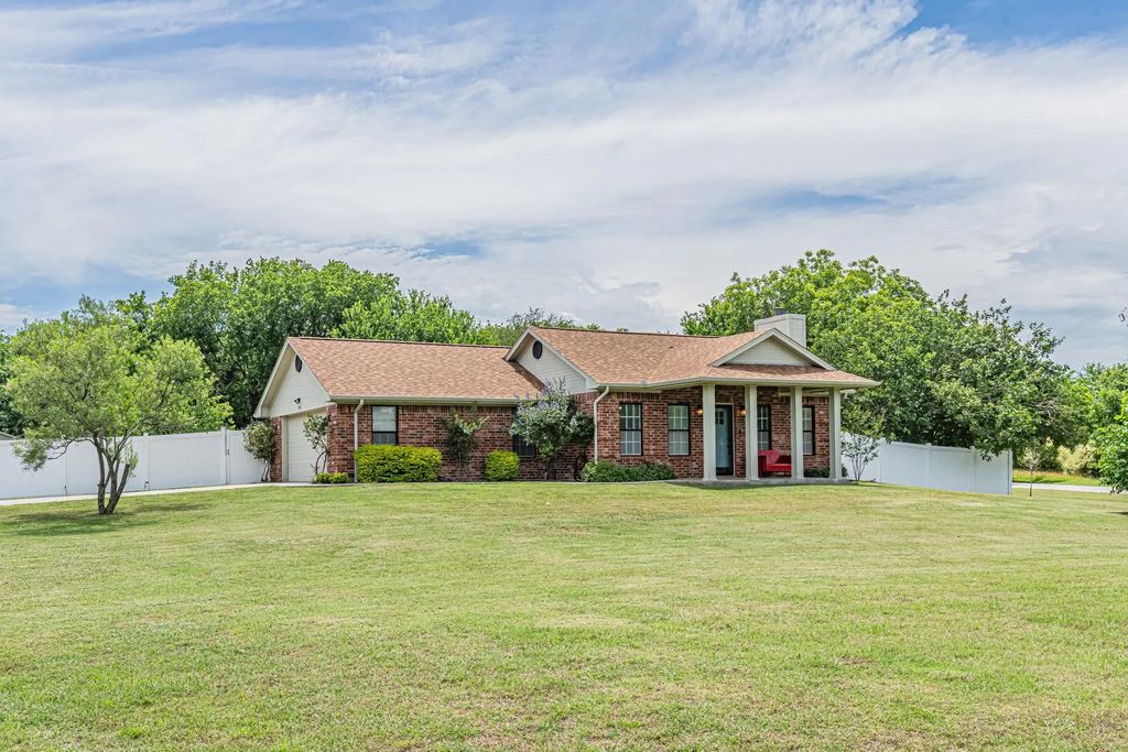 204 S Spring Branch Trail, Springtown