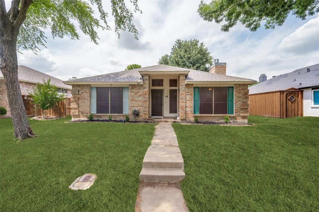 987 Downey Drive, Lewisville