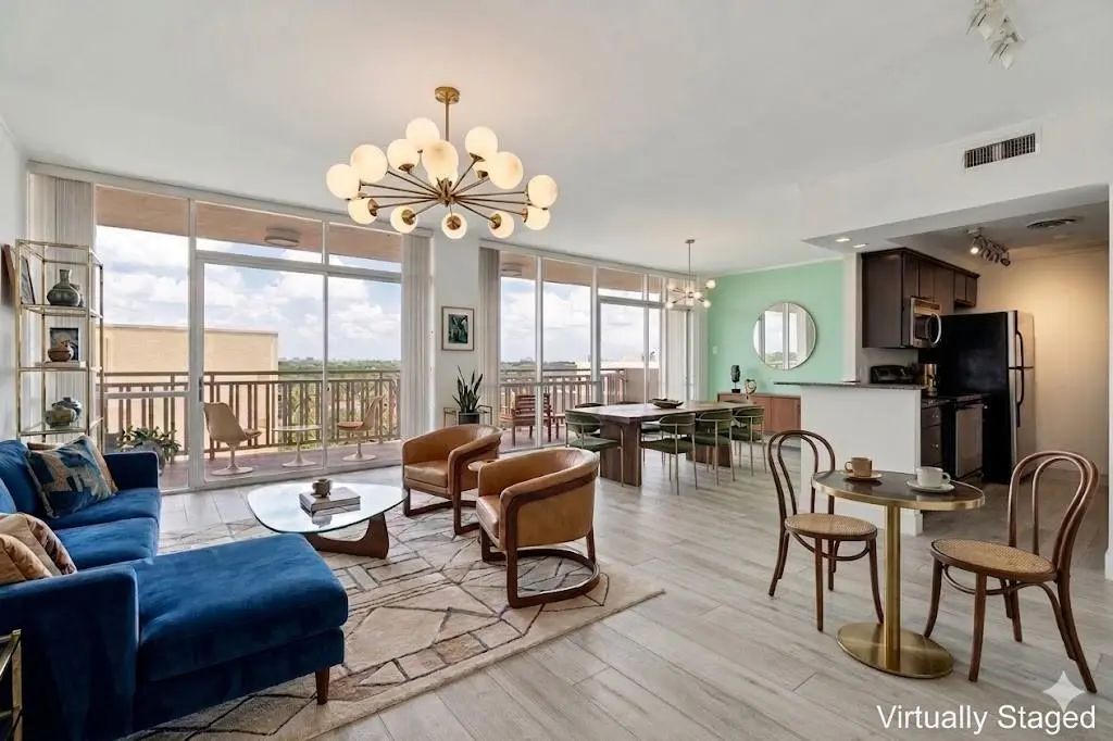 6211 W Northwest Highway 1004, Dallas