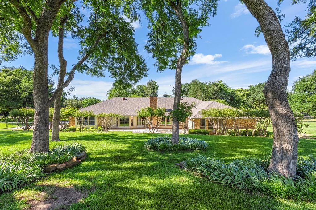 110 Cedar Drive, Oak Leaf