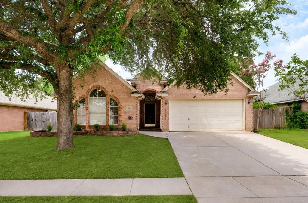 9041 San Joaquin Trail, Fort Worth