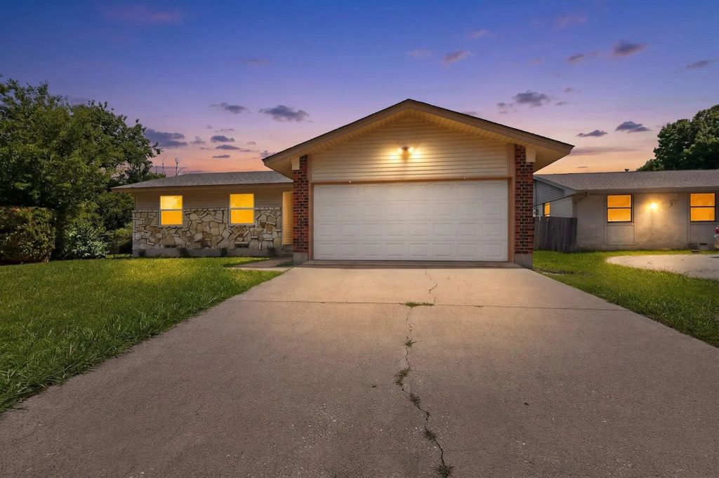 2124 Stonehenge Drive, Garland