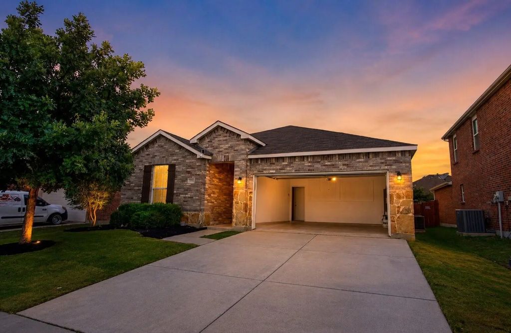 5836 Mirror Ridge Drive, Fort Worth