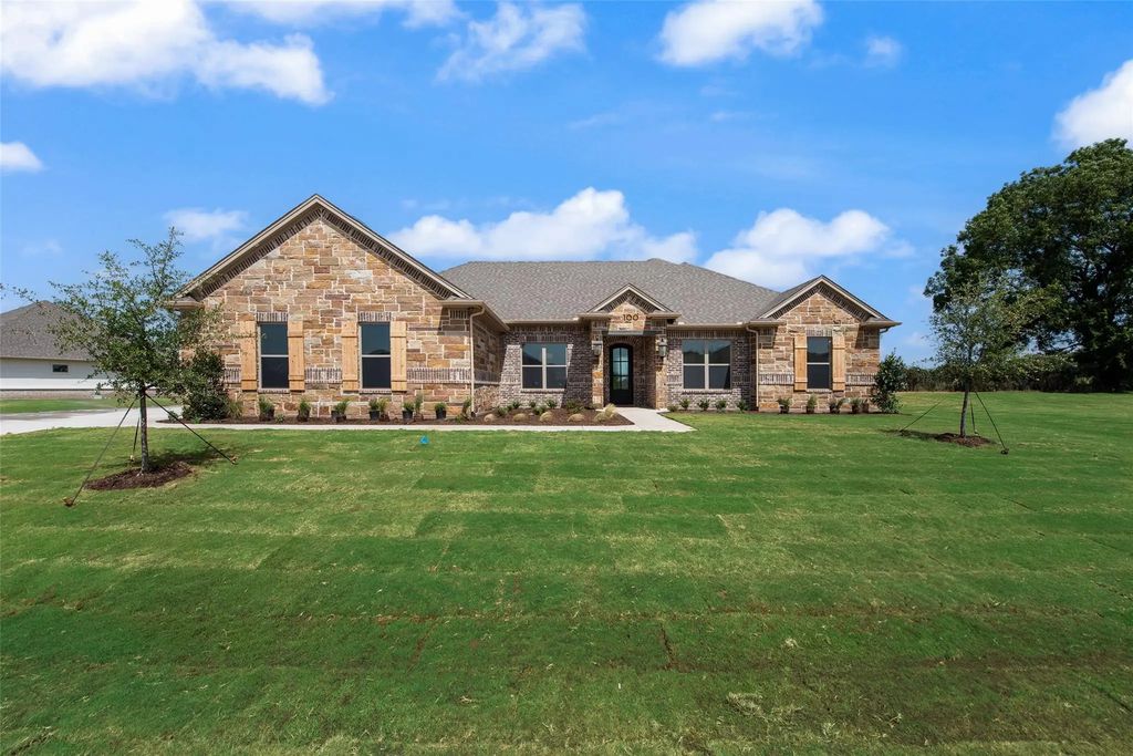 100 Eagle Court, Glen Rose